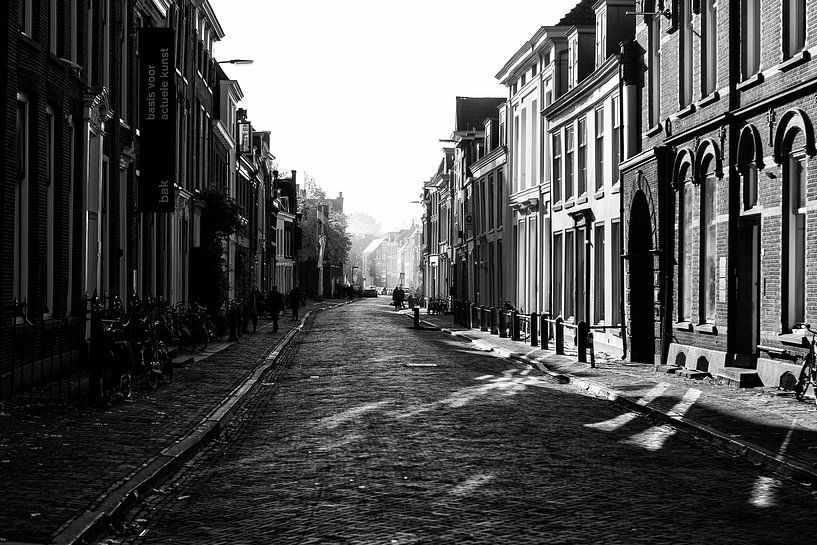 Lange Nieuwstraat à Utrecht dans la lumière d'automne (monochrome) par André Blom Fotografie Utrecht