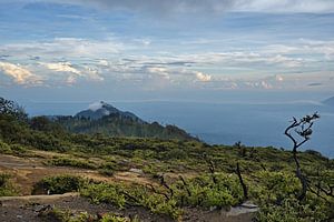 Majestätisches Panorama auf den Zinnen des Kawah Ijen