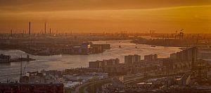 De Rotterdamse Haven bij zonsondergang (Panorama) van Aiji Kley