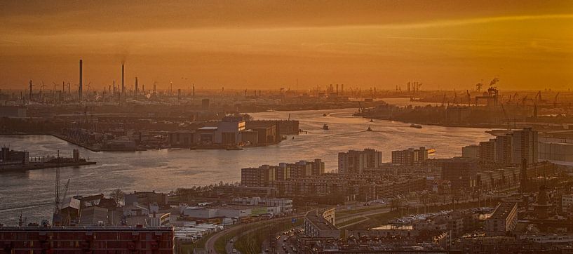 Le port de Rotterdam au coucher du soleil (Panorama) par Aiji Kley