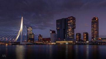 Rotterdam Skyline at Night van Michel Swart