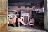 Abandoned vintage cars in Garage. by Roman Robroek thumbnail