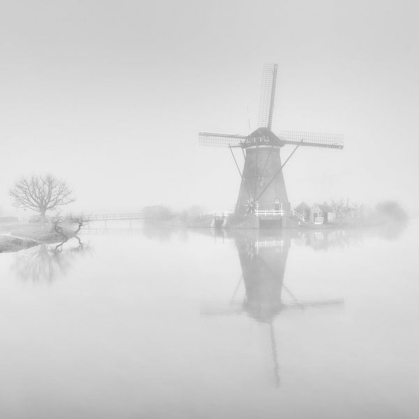 Mühle im Nebel von Maikel Brands