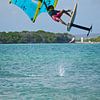 Wingfoiler en plein saut au-dessus de Lac Baai, Bonaire sur Joran Quinten