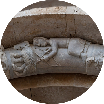 Boog boven de ingang van de kathedraal van Sint Domnius in centrum van Split in Kroatië