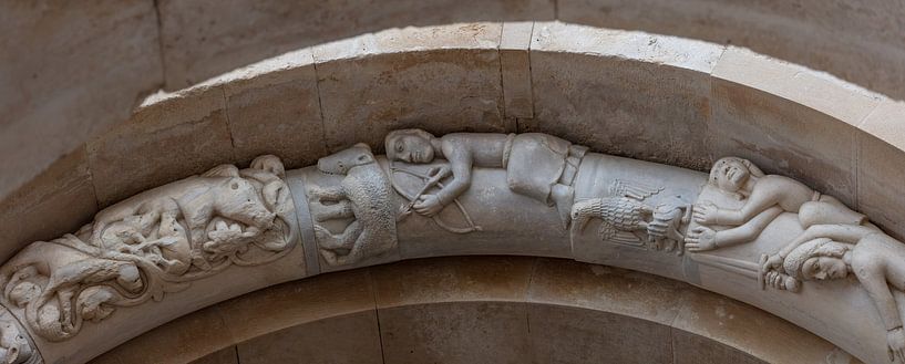 Arc au-dessus de l'entrée de la cathédrale Saint Domnius dans le centre de Split en Croatie par Joost Adriaanse
