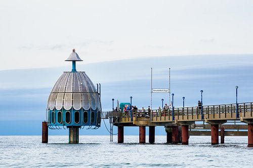 Die Seebrücke am Strand von Zingst