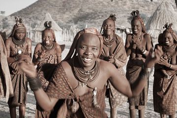 Himba Dancing van BL Photography