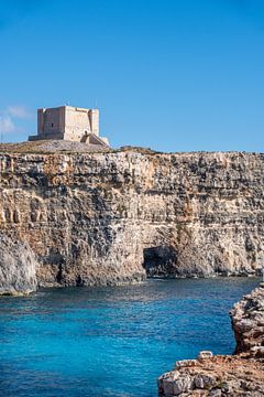 Een toren op Comino I Malta van Manon Verijdt