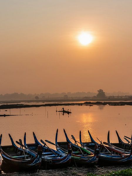 sunrise on the lake von Alex Neumayer
