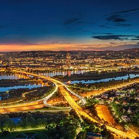 Skyline von der Stadt Wien nach Sonnenuntergang. von Voss Fine Art Fotografie