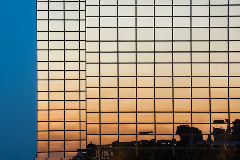 Sunset reflection Delftse poort van Jos Werkhoven