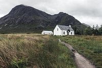 Wit huisje in Glencoe, Schotland