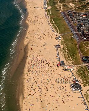 Vue aérienne de la plage d'Egmond sur aerovista luchtfotografie