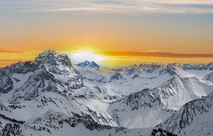 Panorama de montagne avec coucher de soleil en Autriche sur Animaflora PicsStock