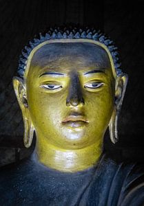 Buddha statue inside Maha Raja Viharaya or the Temple of the Great King (Cave No.2)