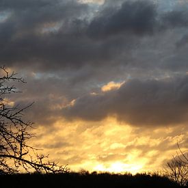 Sturmluft bei Sonnenaufgang von Geert Naessens