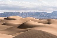 De kunst van de woestijn | zandduinen met schaduwen in Iran van Photolovers reisfotografie thumbnail