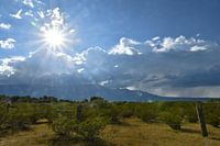Soleil et nuages sur les montagnes de Pinaleno