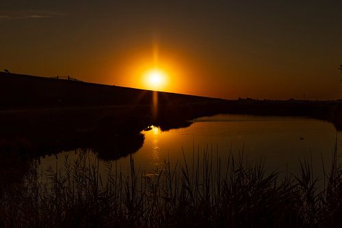 Waddenzee, zonsopkomst bij Paesens Moddergat voor de dijk