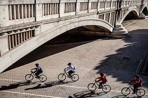 pont et cyclistes à Valence