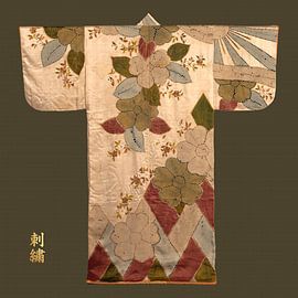 Kimono japonais traditionnel dans les tons doré, vert et rouge sur Studio Pieternel