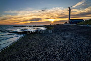 KNRM werkstation Westkapelle tijdens zonsondergang van MSP Canvas