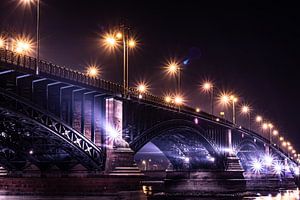 The Theodor Heuss Bridge by night by Tim Zentgraf