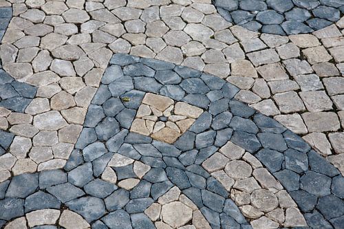 Signatur aus Stein – Mosaik der Calçada Portuguesa