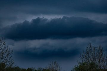 De Kus van de Natuur: Wolkenlippen in de Lucht van Remco Ditmar