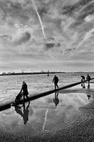 Hook of Holland, Spaziergang auf dem Pier schwarz und weiß