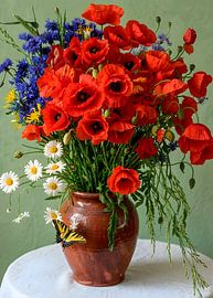Stillleben, Vase mit Gänseblümchen und Mohnblumen von Sander van Laar