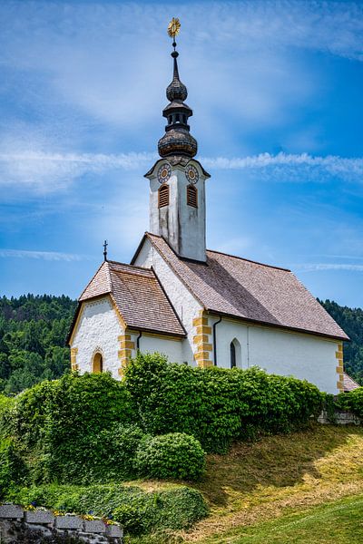 Vue des églises de Maria Woerth sur le lac Woerthersee en Autriche. par Andreas Völkel