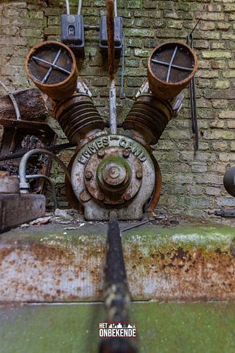 Oude compressor met een leuk uiterlijk.