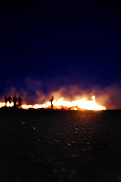 Standing by the fire | Meierblis op Texel van Ricardo Bouman