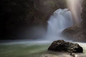 Sunbeam waterfall van Steve Mestdagh