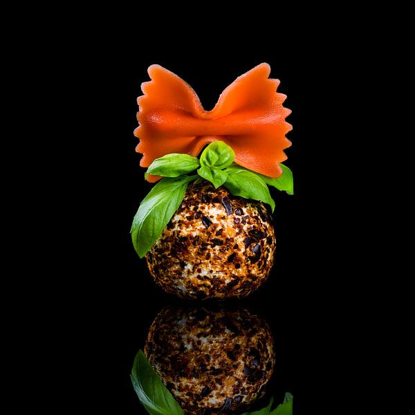 Cheeseball with bow by Corrine Ponsen