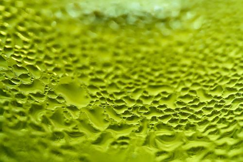 Grüner Glanz der Blasen im Makrobereich