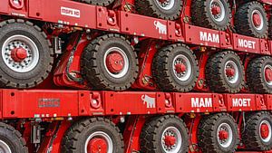 Mammoet SPMT's (transporteurs modulaires autopropulsés).