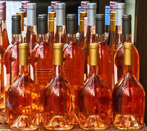 Likeur- en wijnflessen