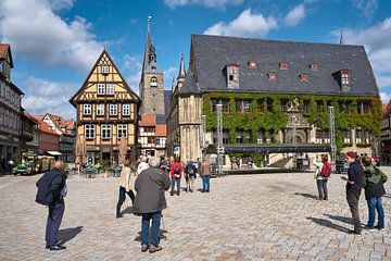 Historische oude stad met de marktplaats van Quedlinburg van Heiko Kueverling