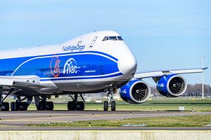 AirBridgeCargo Boeing 747-8 rollt zur Polderbaan.