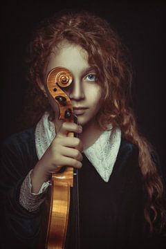 The Girl and her Violin von Marja van den Hurk