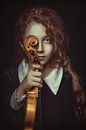 The Girl and her Violin van Marja van den Hurk thumbnail