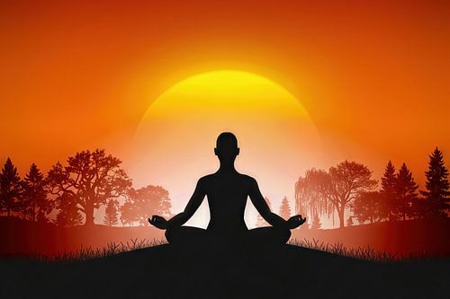 Mediterende persoon Silhouet met zonsondergang en bomen