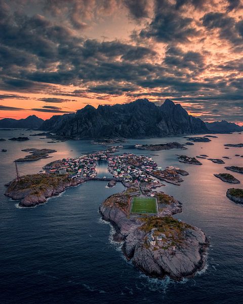 Stade de football de Henningsvær par Niels Tichelaar