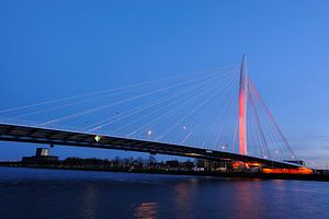 De Prins Clausbrug in Utrecht oranje aangelicht (1) van Donker Utrecht