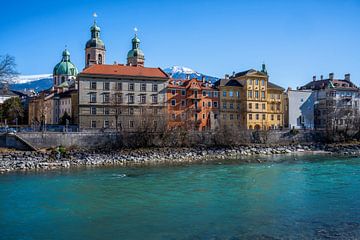De kathedraal van Innsbruck aan de Inn van ManfredFotos