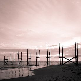 Black / pink jetty on Texel by Oog in Oog Fotografie