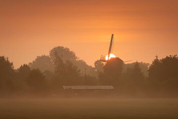 Moulin à vent de Makkum avec le soleil levant derrière les voiles sur KB Design & Photography (Karen Brouwer)